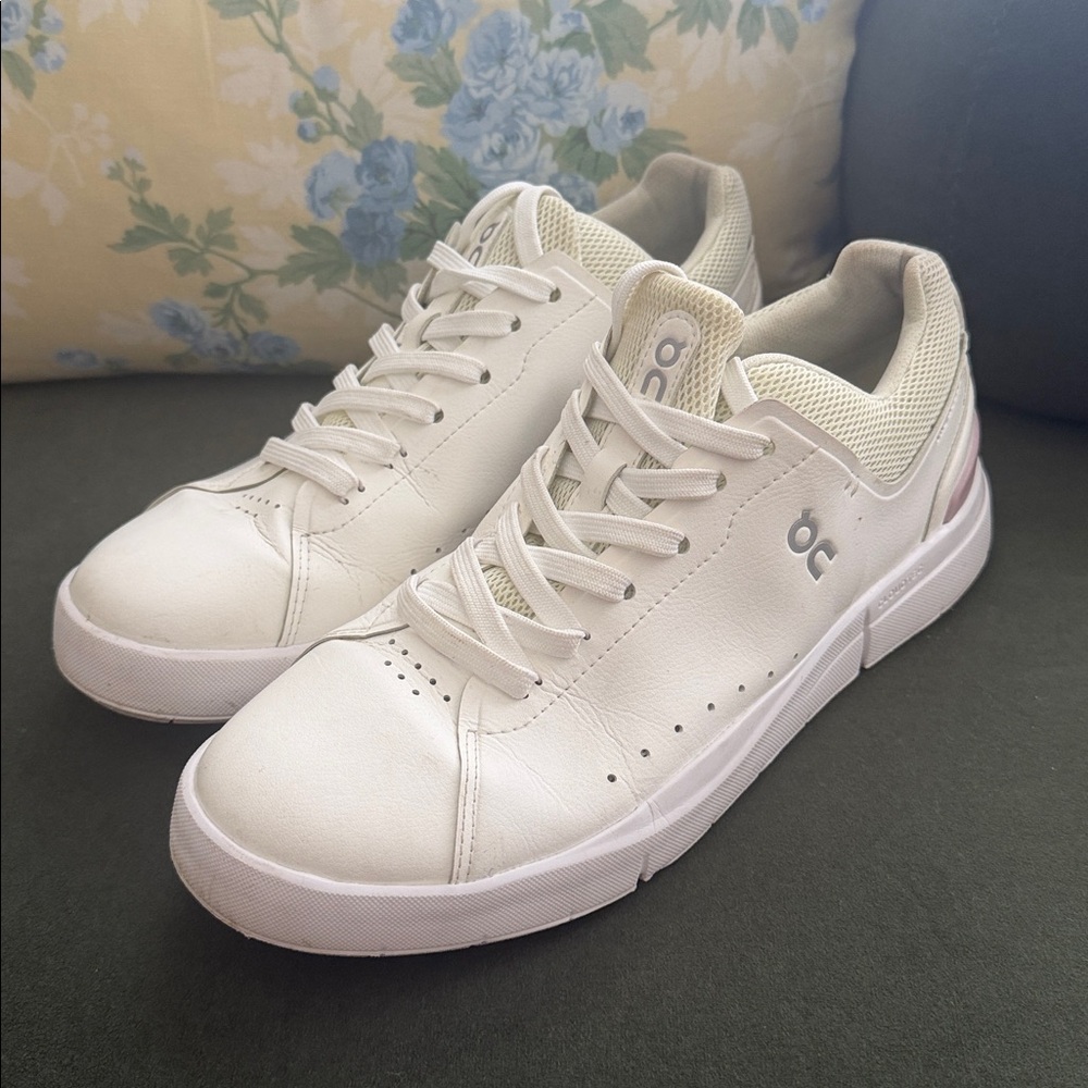 On Running Roger White Sneakers - Size 8.5